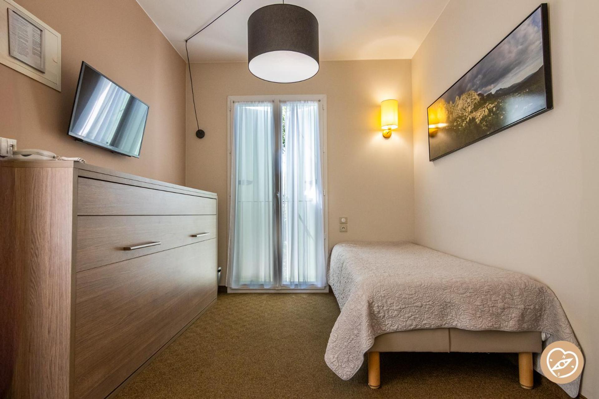 Hotel Les Restanques De 3*