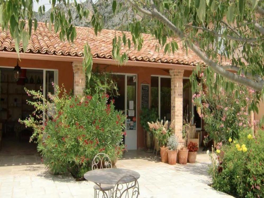 Hotel Les Restanques De 3*